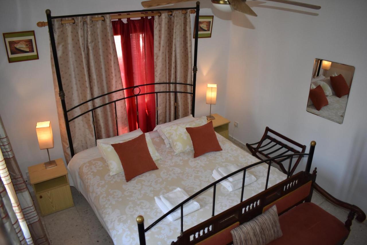 George Houses Pentakomo Екстериор снимка