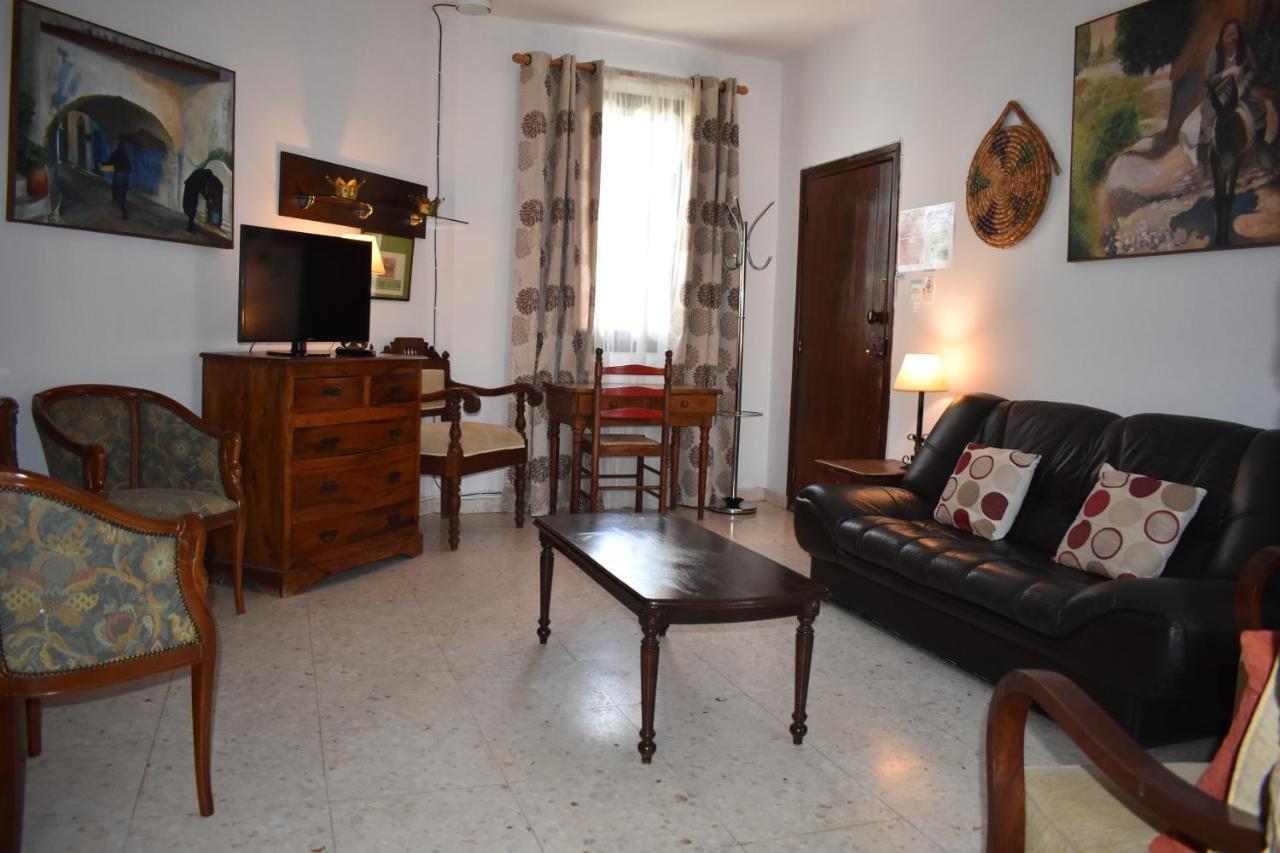George Houses Pentakomo Екстериор снимка