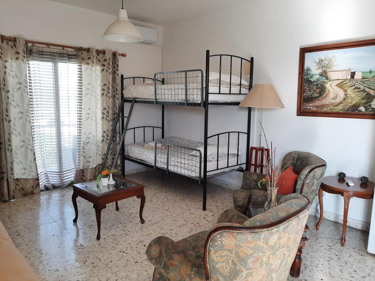 George Houses Pentakomo Екстериор снимка