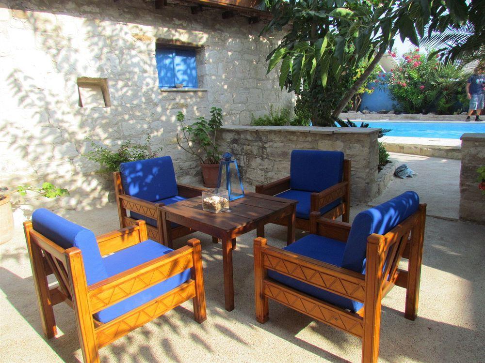 George Houses Pentakomo Екстериор снимка