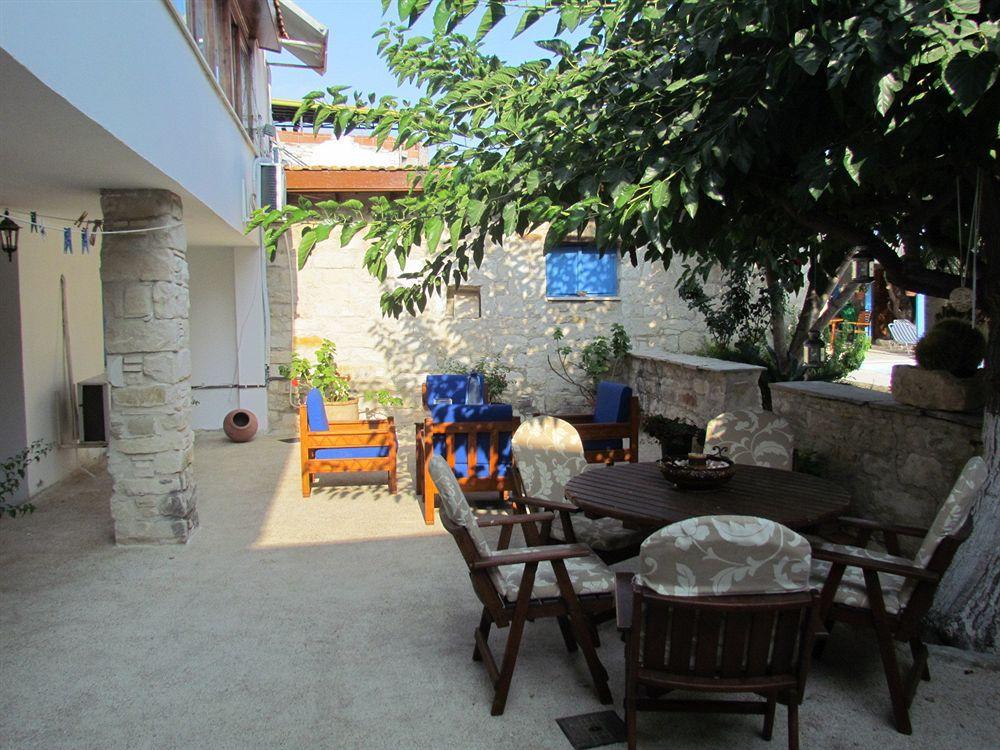 George Houses Pentakomo Екстериор снимка