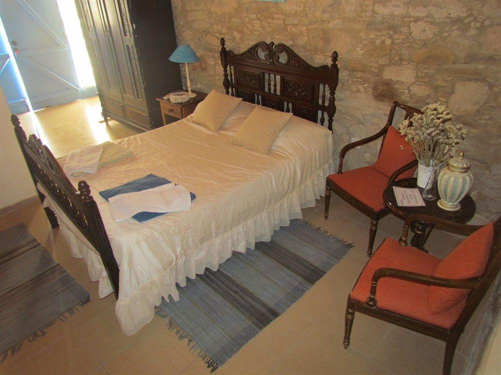 George Houses Pentakomo Екстериор снимка
