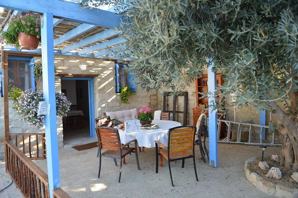 George Houses Pentakomo Екстериор снимка
