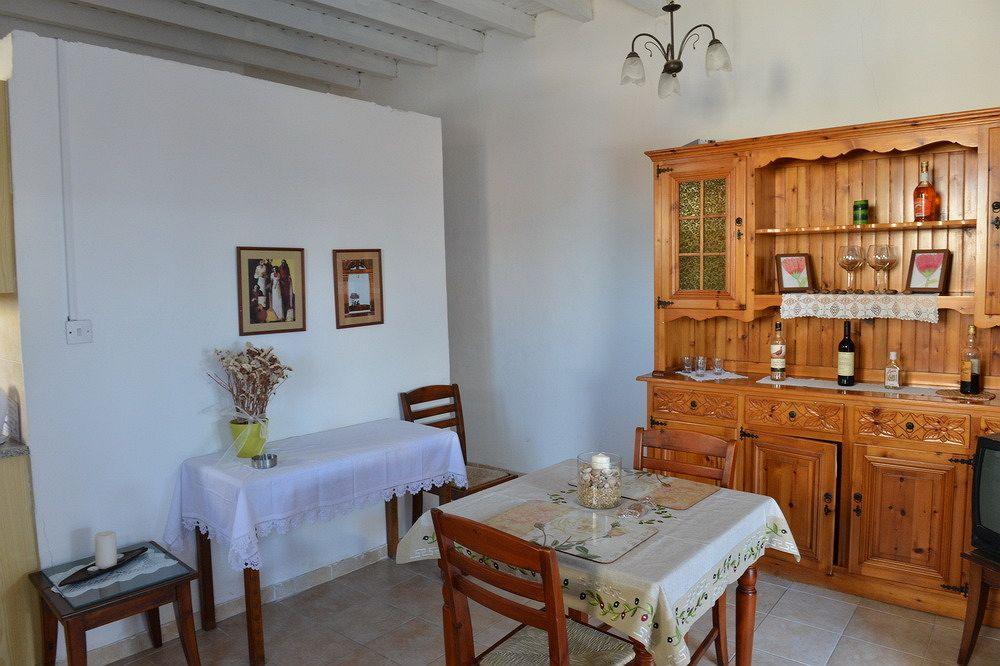 George Houses Pentakomo Екстериор снимка