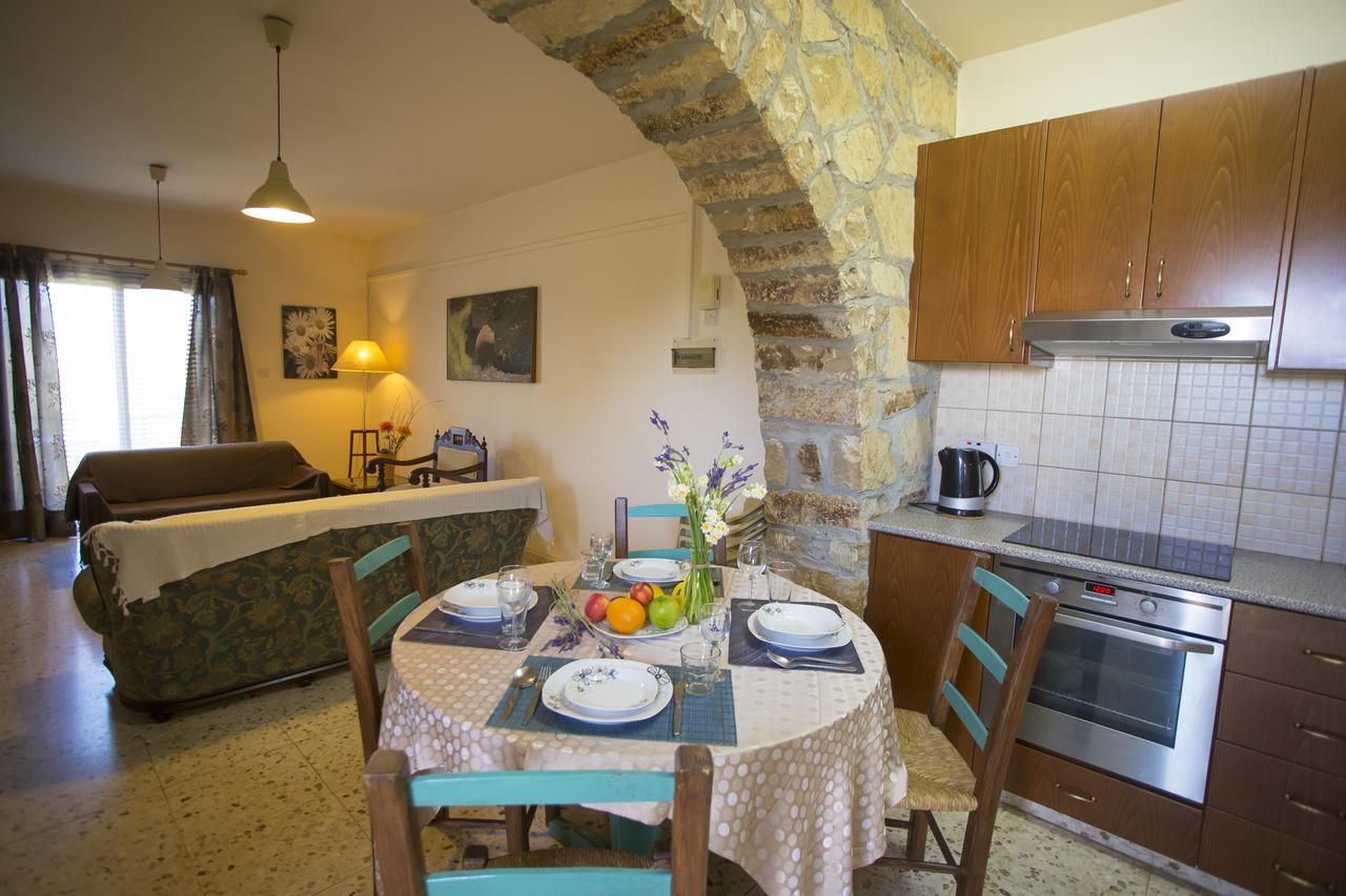 George Houses Pentakomo Екстериор снимка