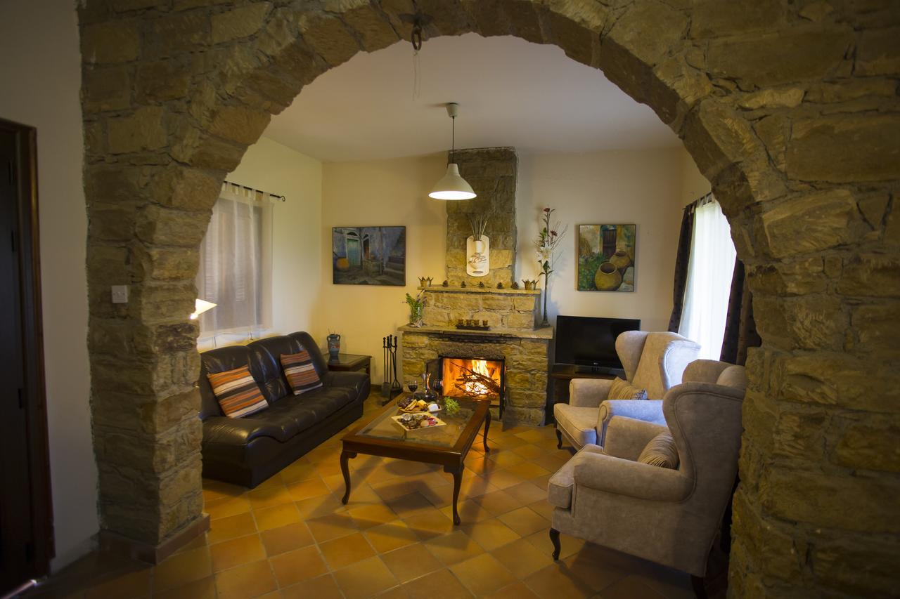 George Houses Pentakomo Екстериор снимка