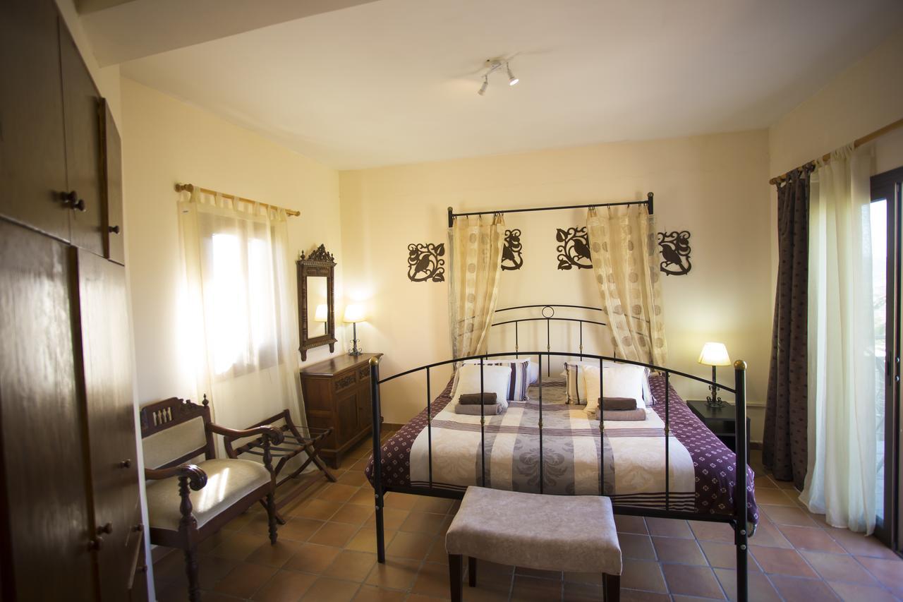 George Houses Pentakomo Екстериор снимка
