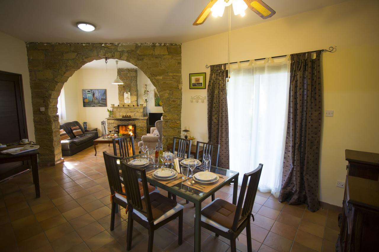 George Houses Pentakomo Стая снимка