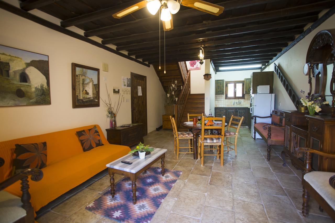 George Houses Pentakomo Екстериор снимка