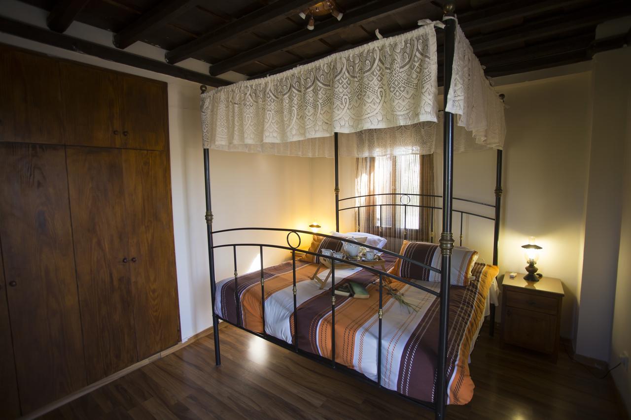 George Houses Pentakomo Стая снимка